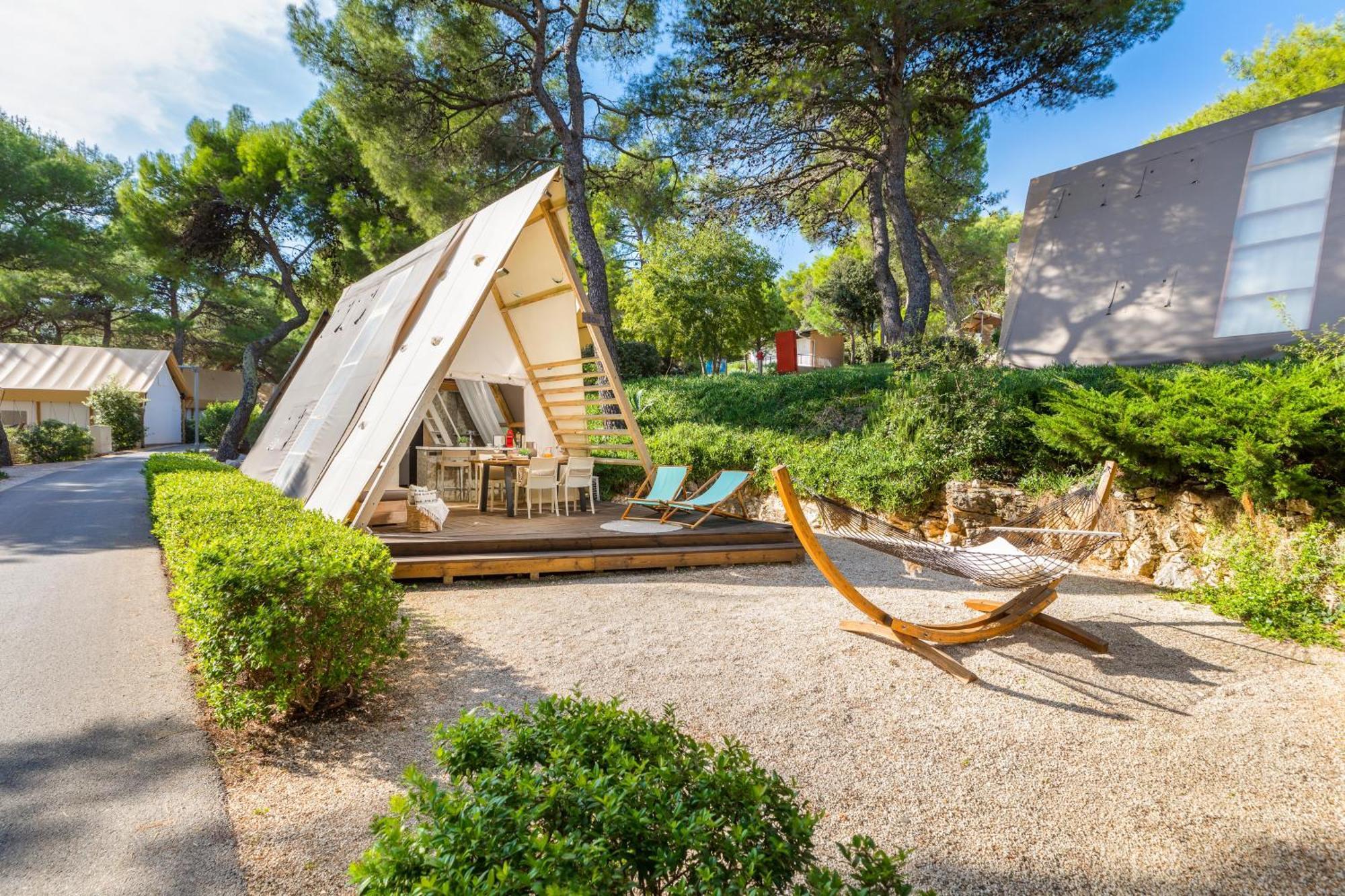 Arena One 99 Glamping Hotel Pomer Exterior photo