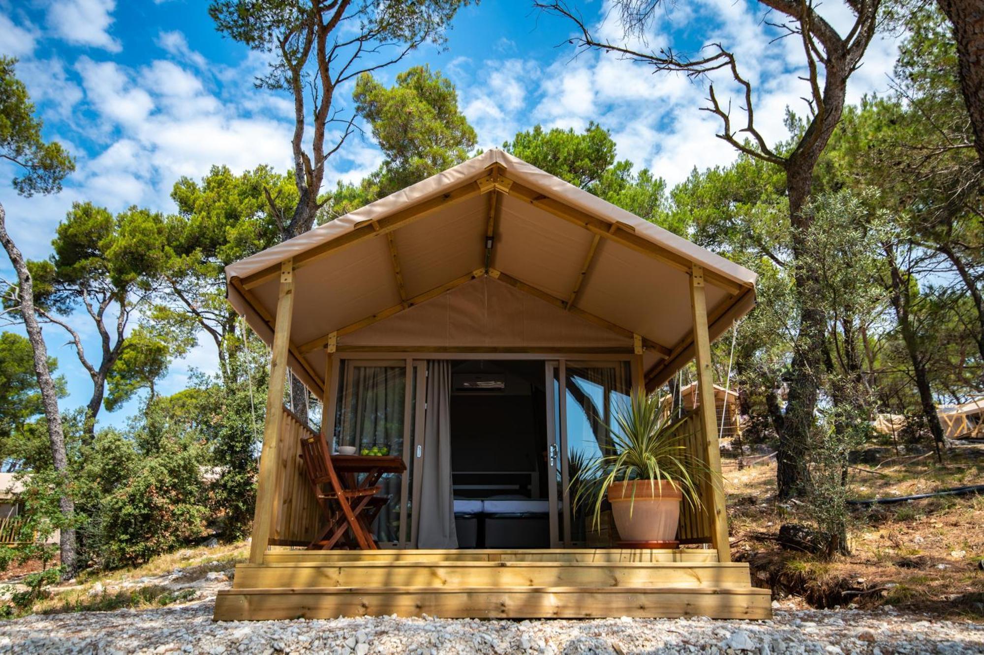 Arena One 99 Glamping Hotel Pomer Exterior photo