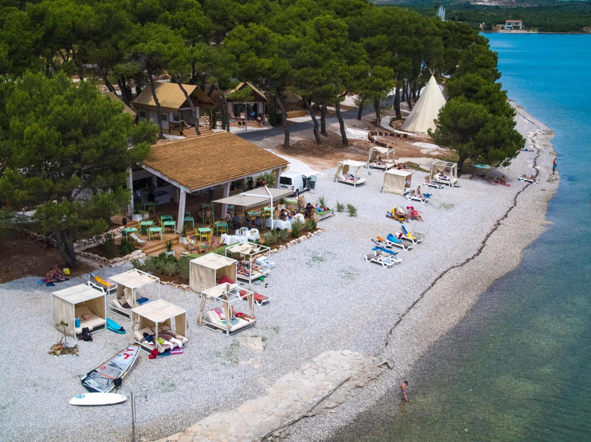 Arena One 99 Glamping Hotel Pomer Exterior photo