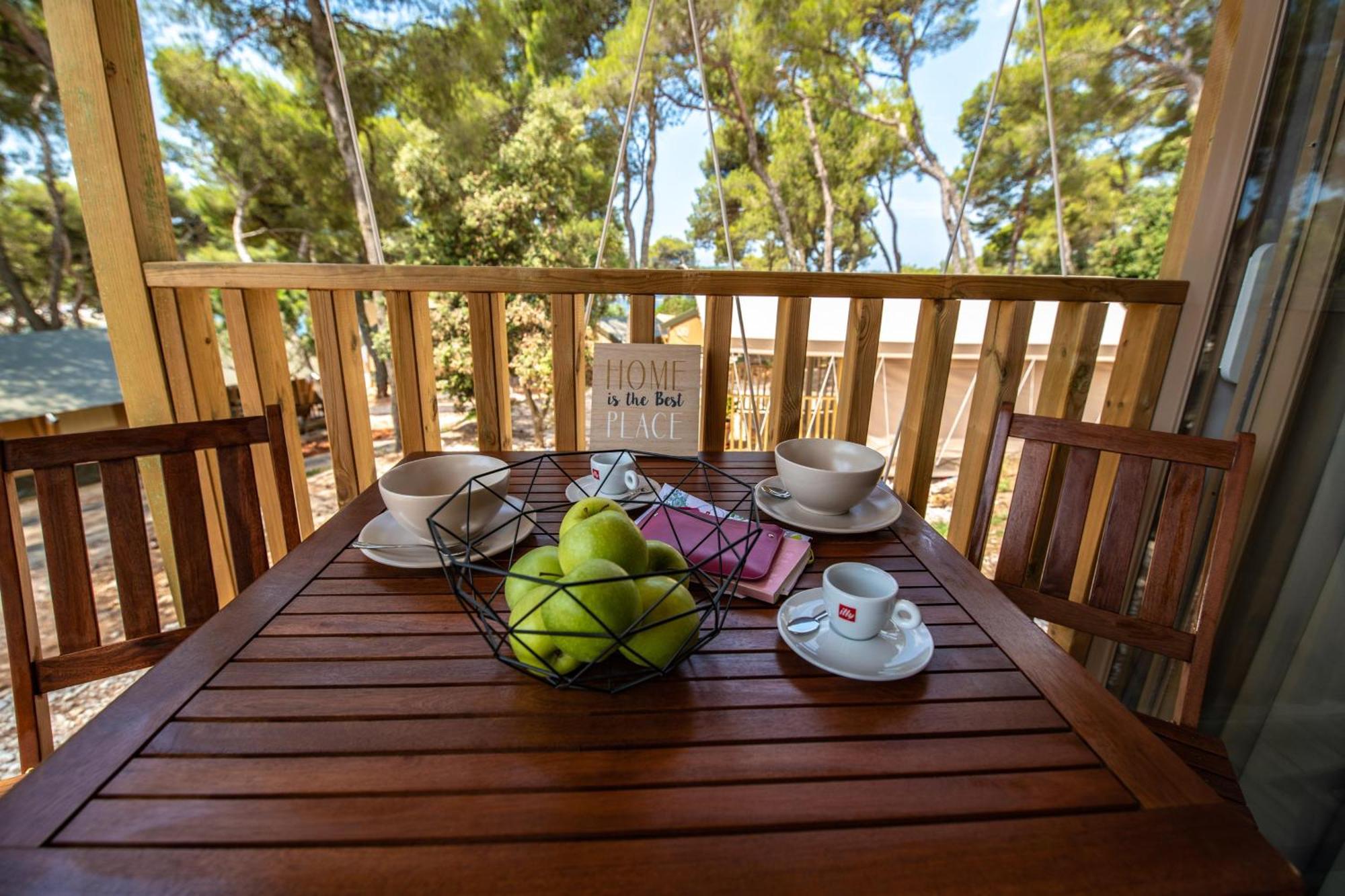 Arena One 99 Glamping Hotel Pomer Exterior photo