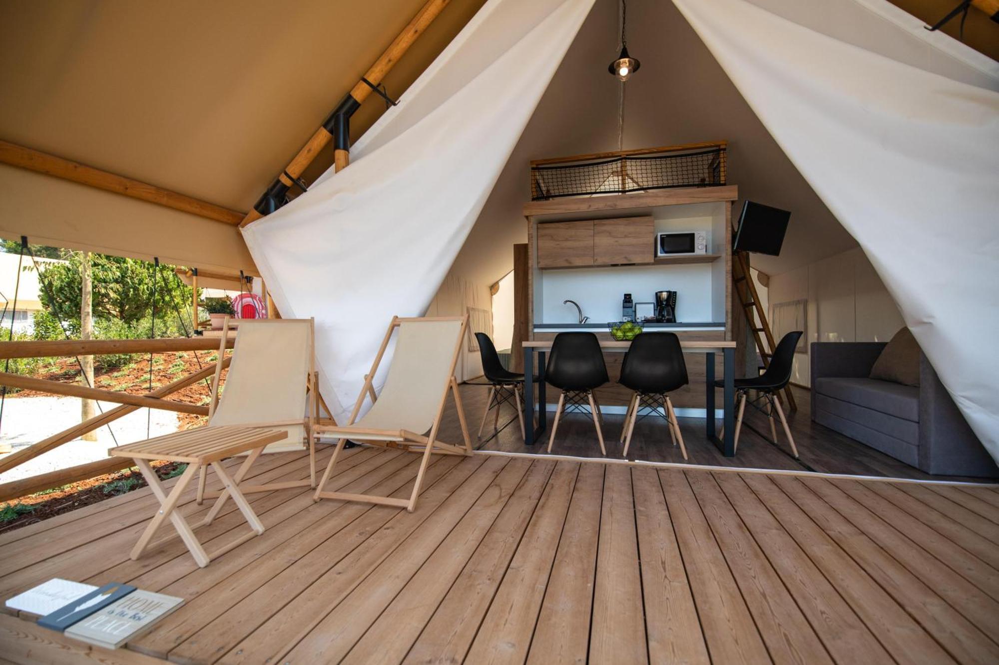 Arena One 99 Glamping Hotel Pomer Exterior photo