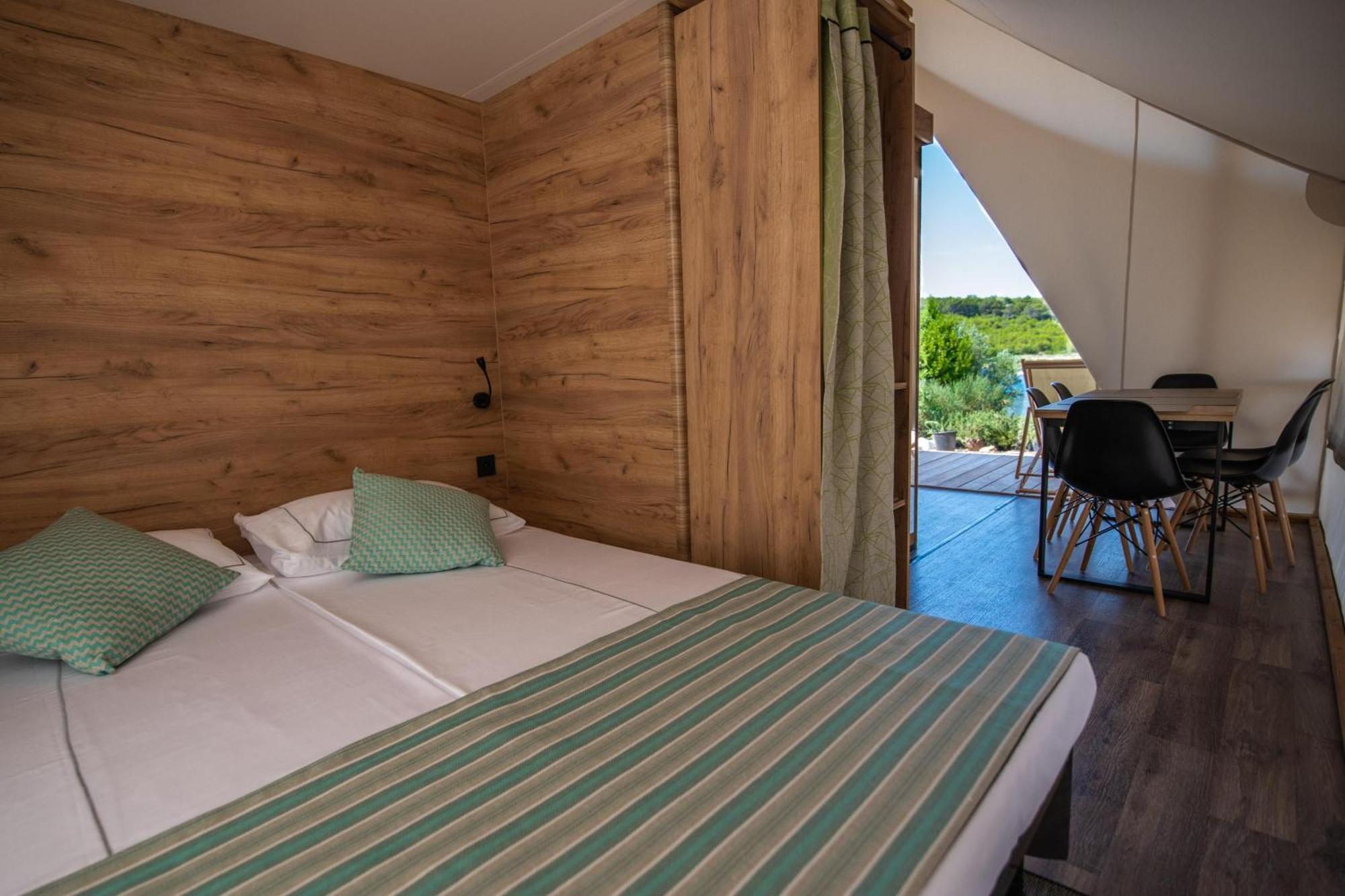 Arena One 99 Glamping Hotel Pomer Exterior photo