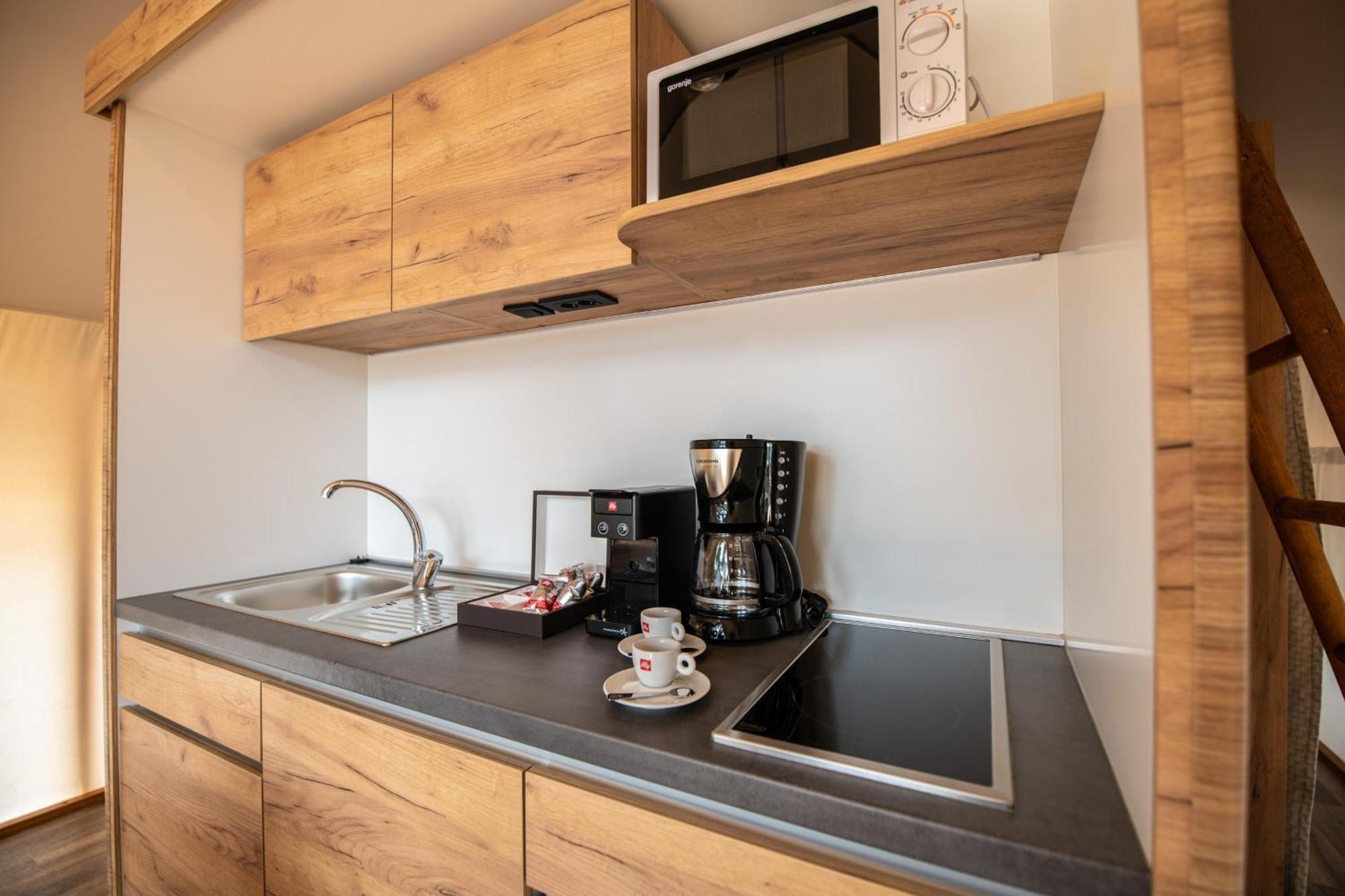 Arena One 99 Glamping Hotel Pomer Exterior photo