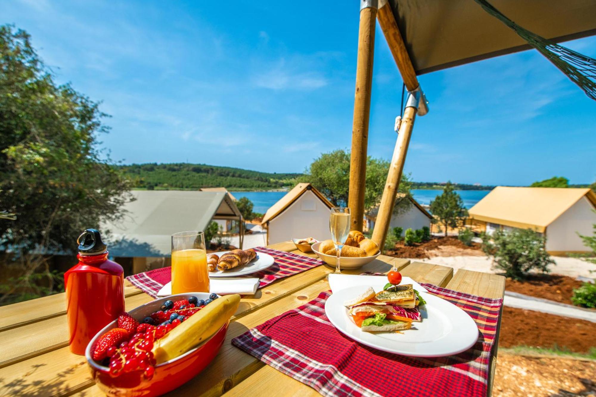 Arena One 99 Glamping Hotel Pomer Exterior photo