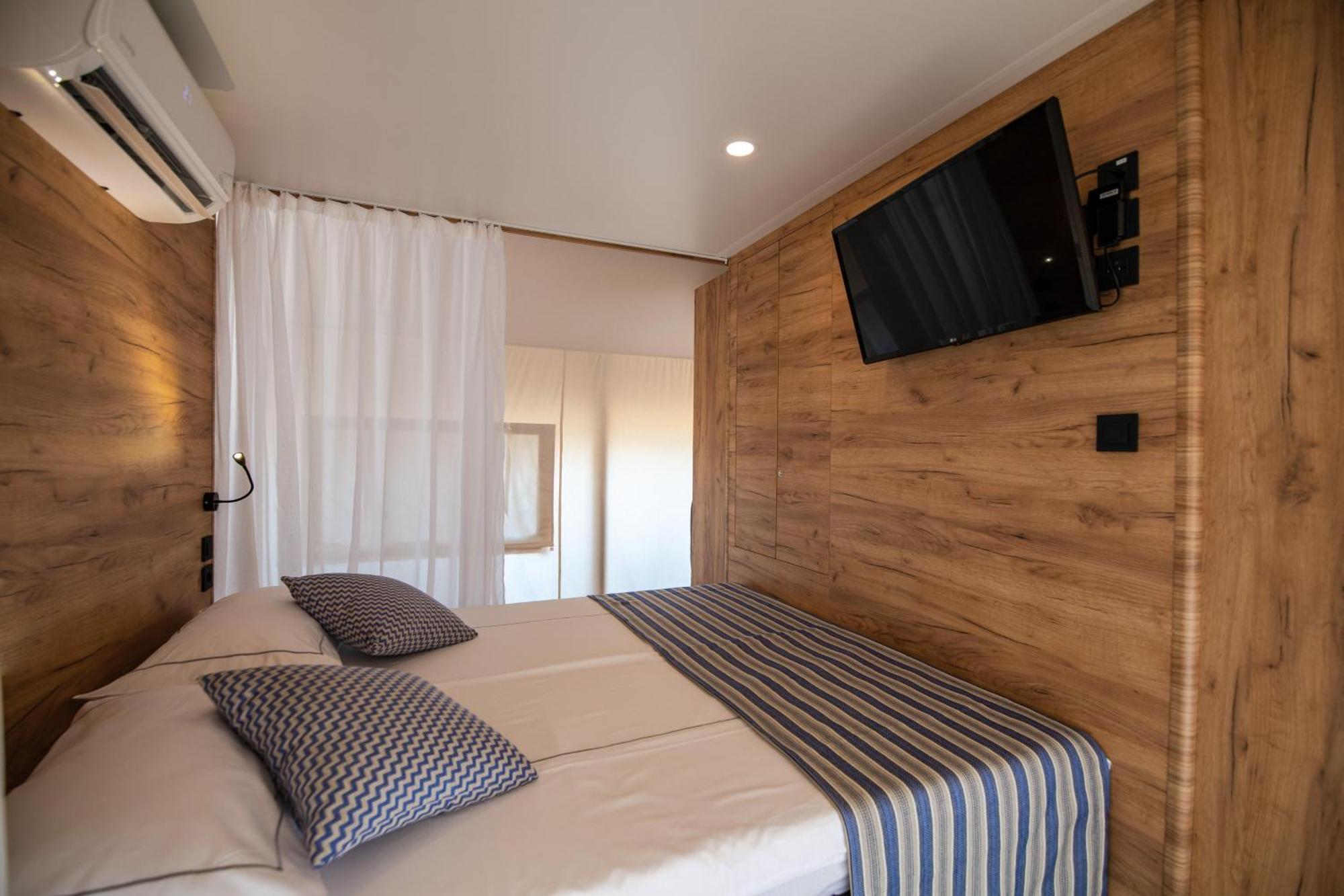 Arena One 99 Glamping Hotel Pomer Exterior photo