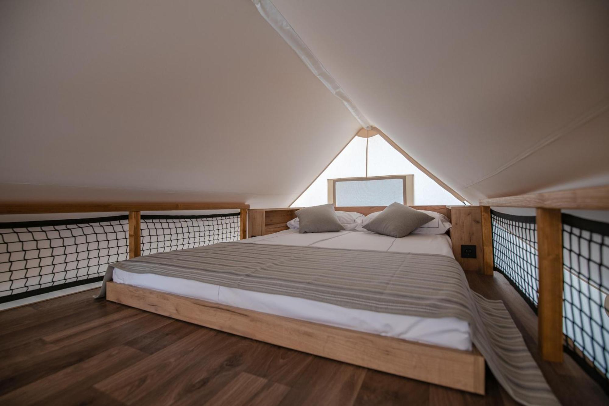 Arena One 99 Glamping Hotel Pomer Exterior photo