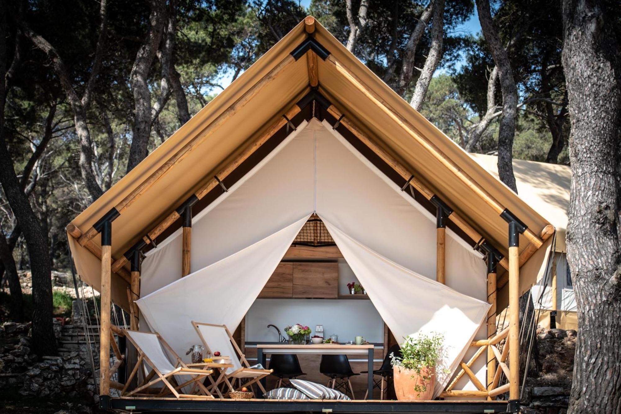 Arena One 99 Glamping Hotel Pomer Exterior photo