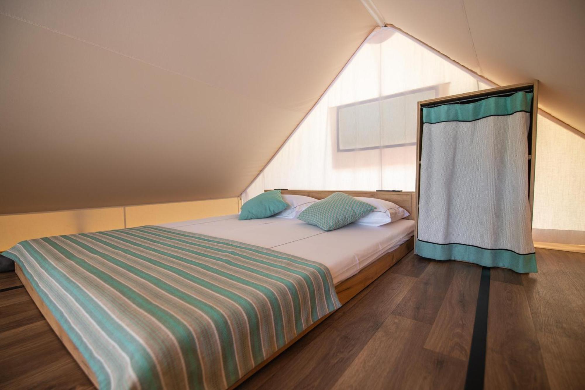 Arena One 99 Glamping Hotel Pomer Exterior photo