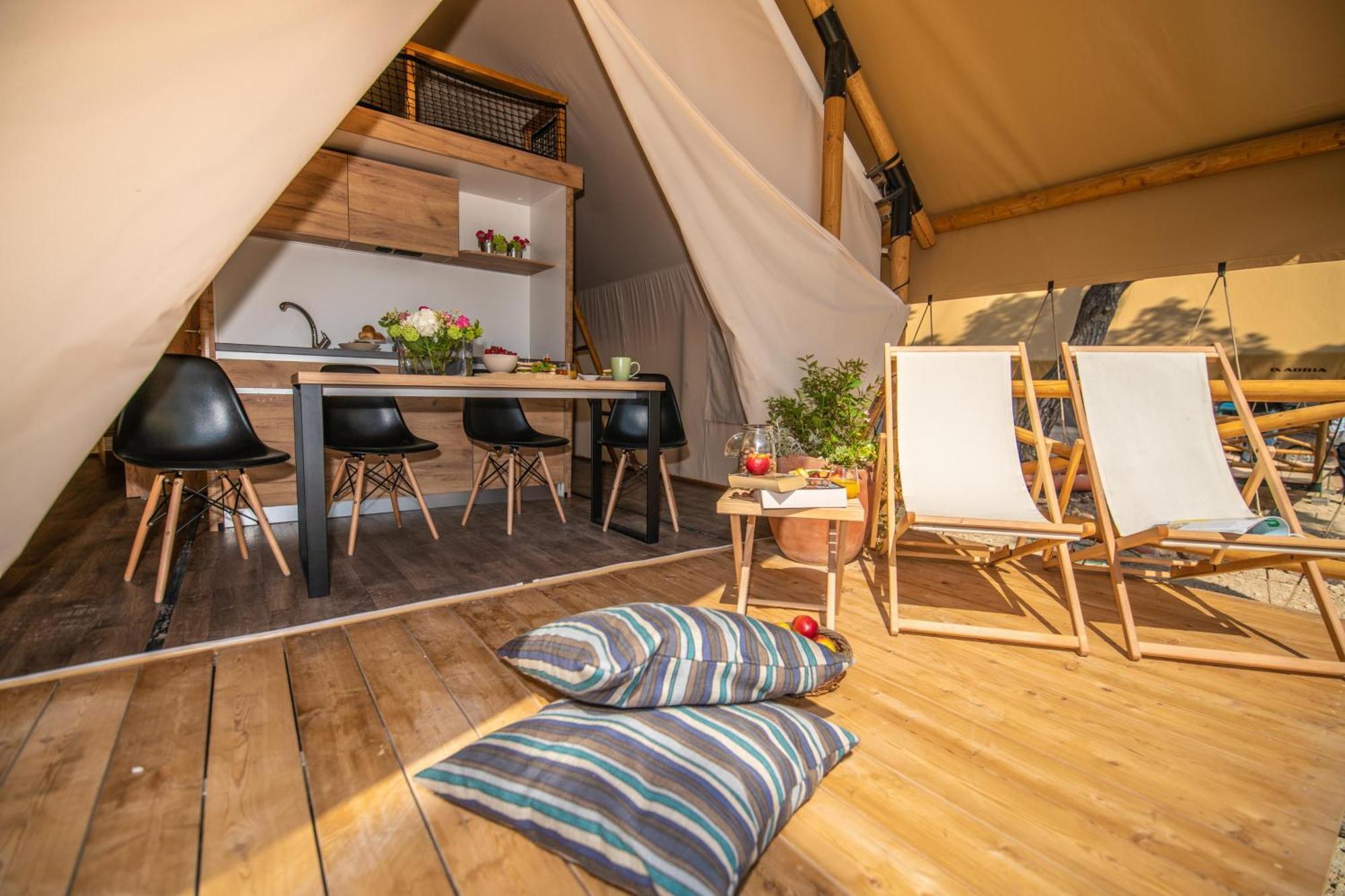 Arena One 99 Glamping Hotel Pomer Exterior photo