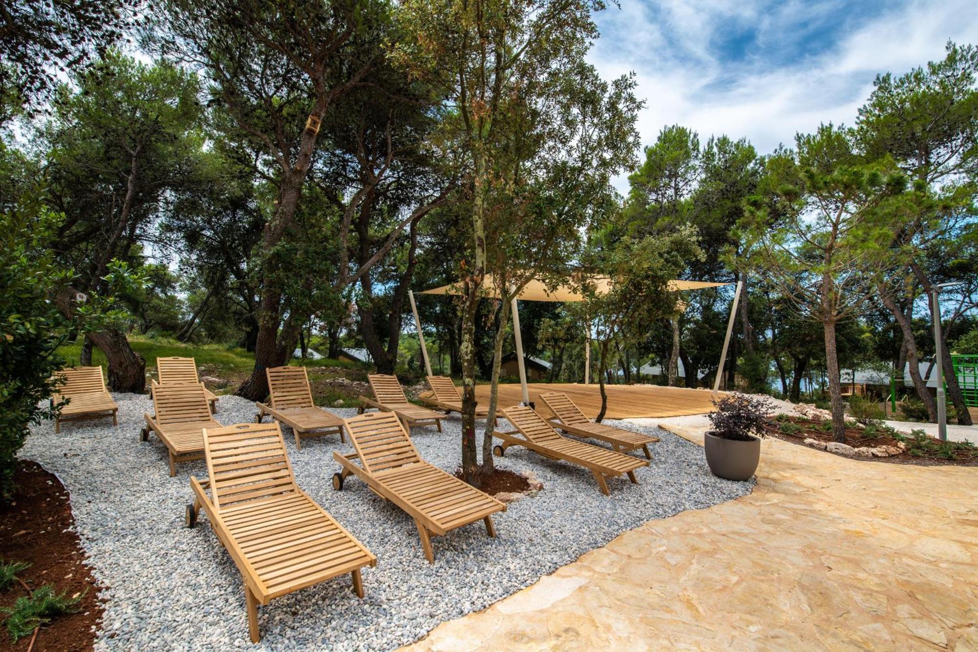 Arena One 99 Glamping Hotel Pomer Exterior photo