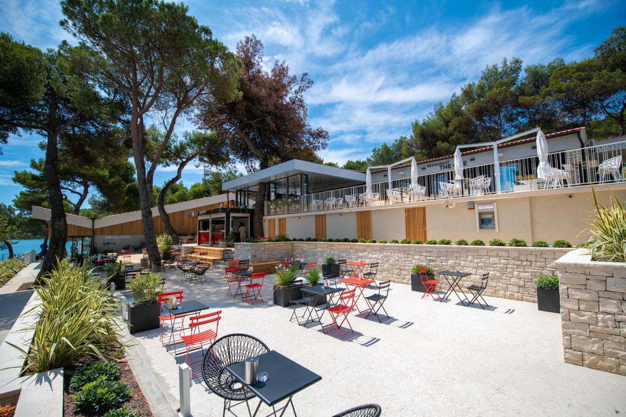 Arena One 99 Glamping Hotel Pomer Exterior photo
