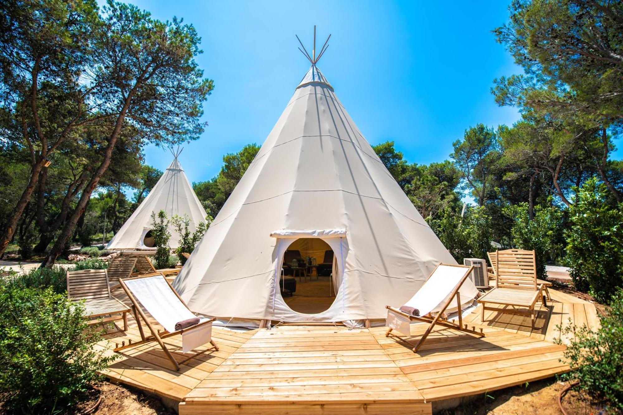 Arena One 99 Glamping Hotel Pomer Exterior photo
