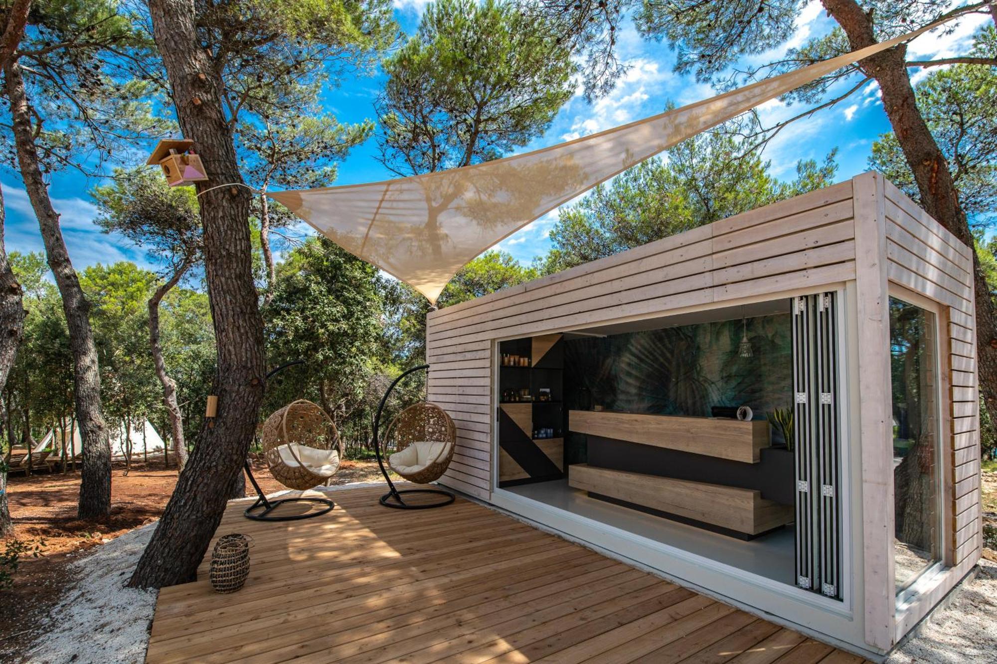 Arena One 99 Glamping Hotel Pomer Exterior photo