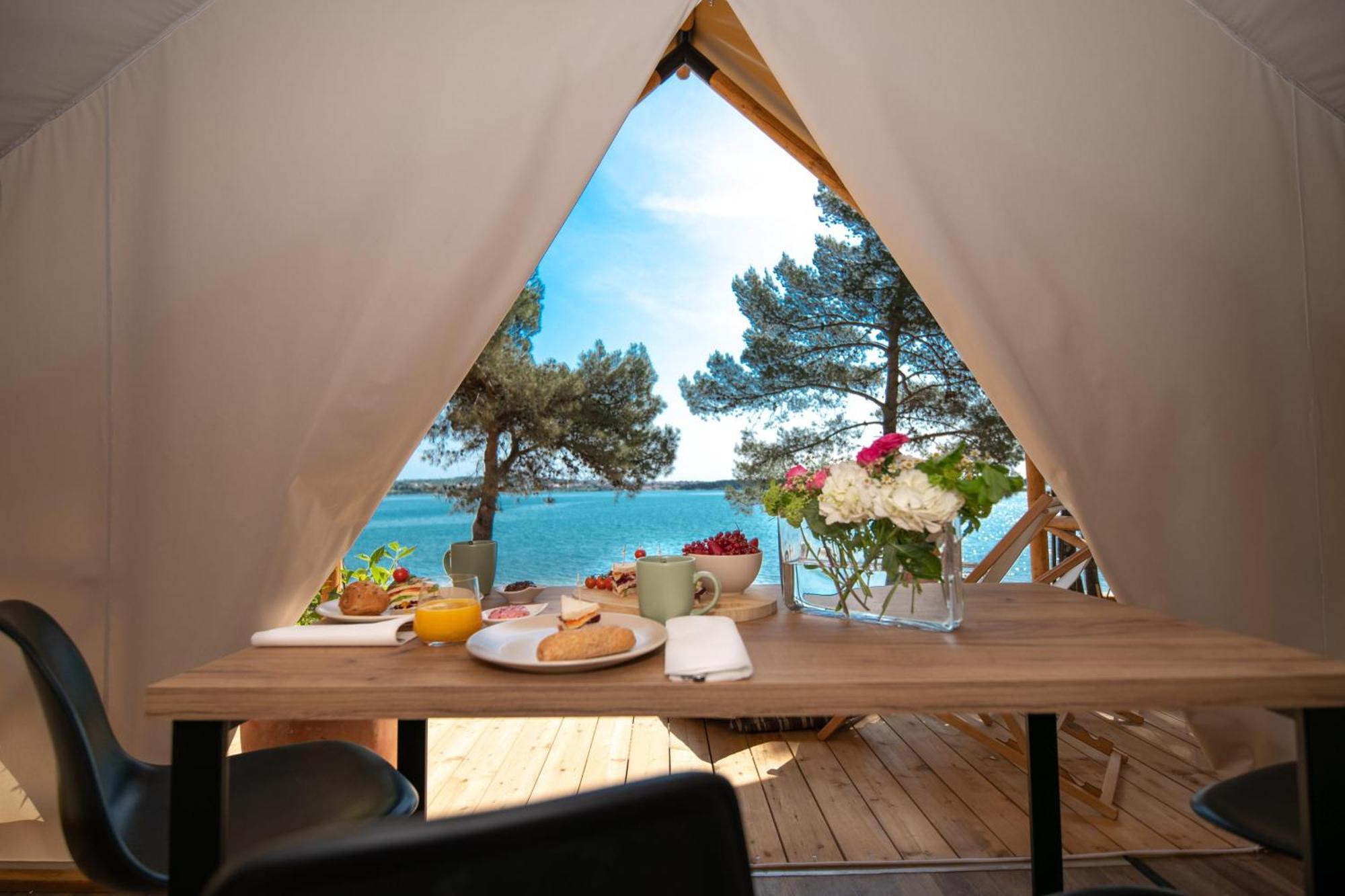 Arena One 99 Glamping Hotel Pomer Exterior photo