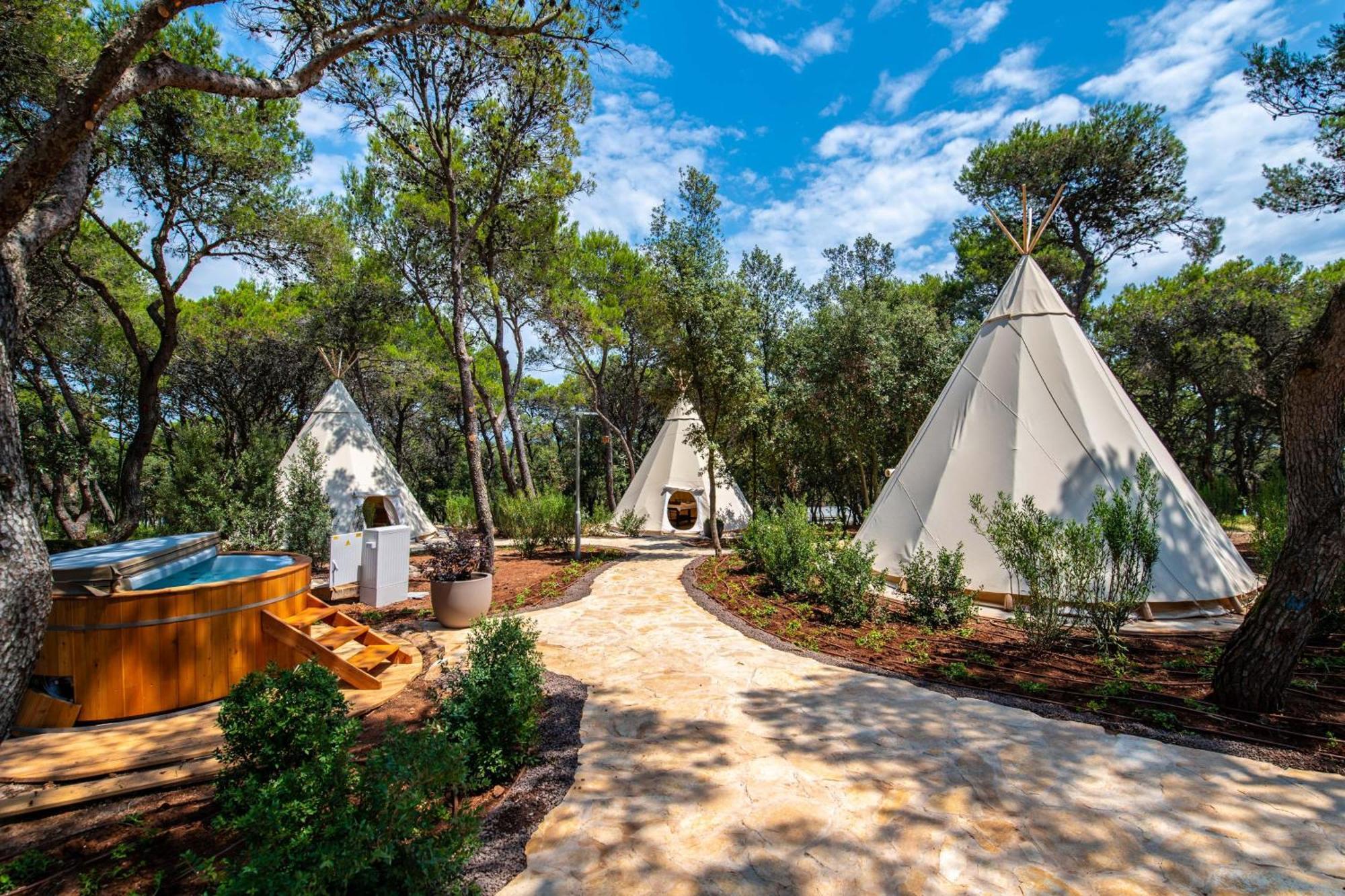 Arena One 99 Glamping Hotel Pomer Exterior photo