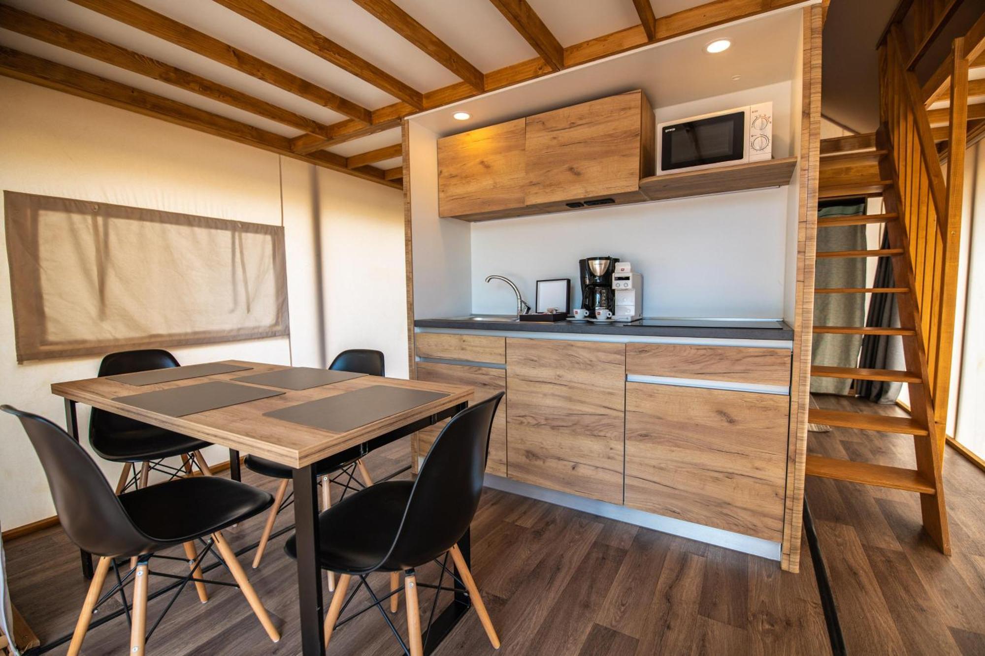 Arena One 99 Glamping Hotel Pomer Exterior photo