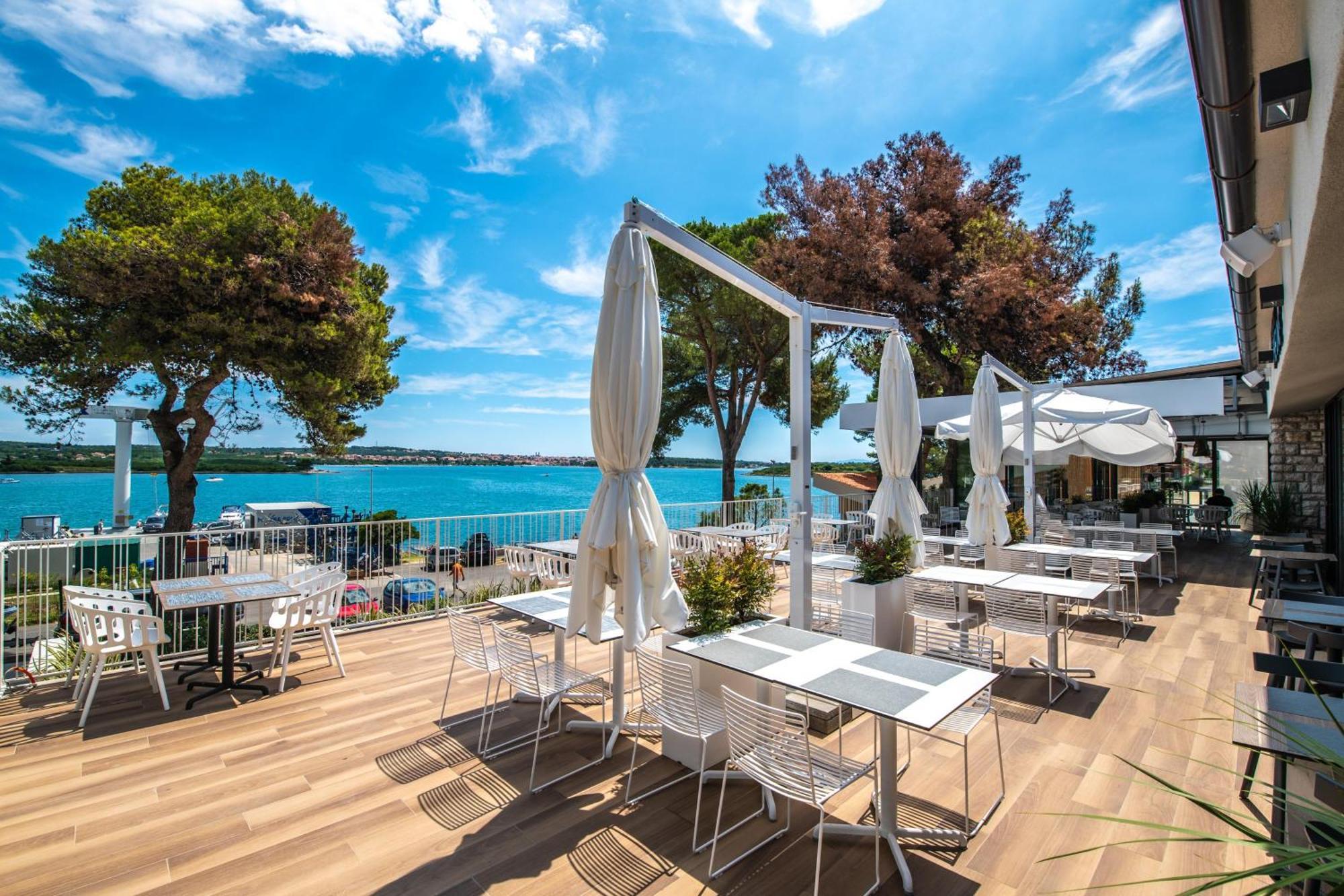 Arena One 99 Glamping Hotel Pomer Exterior photo