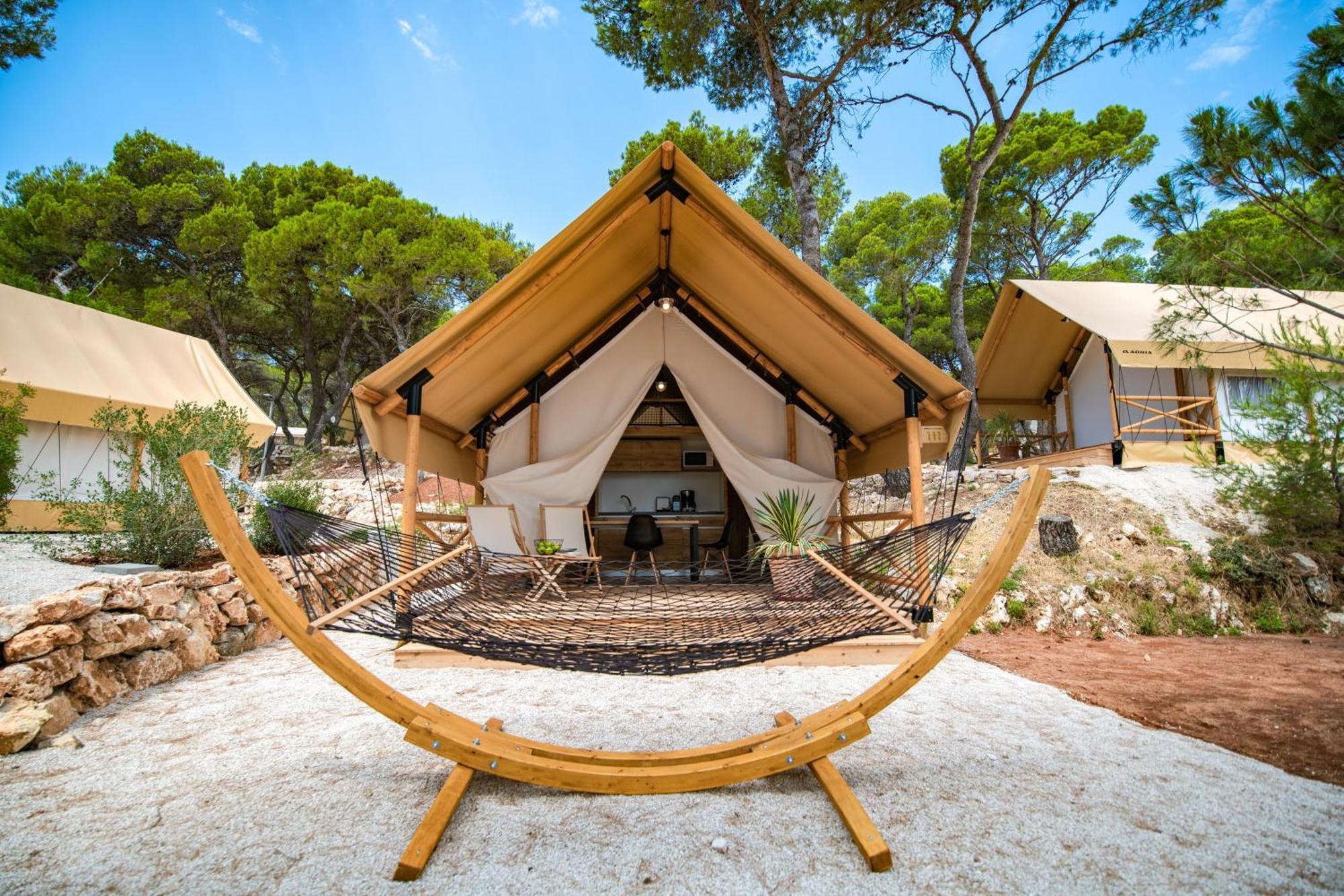 Arena One 99 Glamping Hotel Pomer Exterior photo